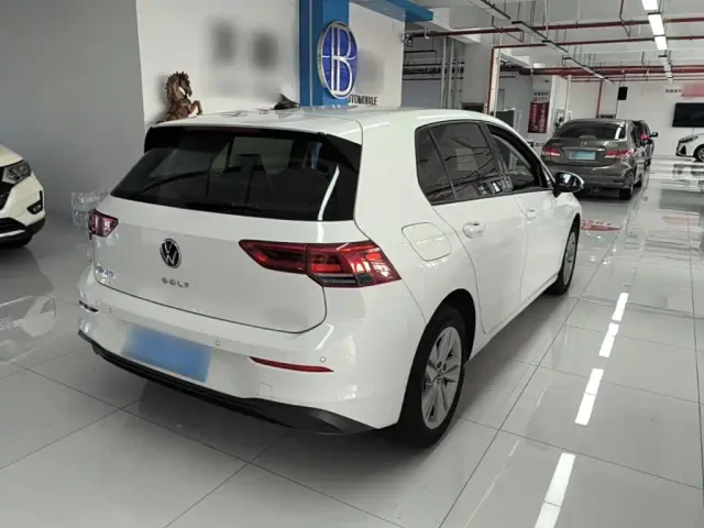 Volkswagen Golf — Фото автомобиля 6