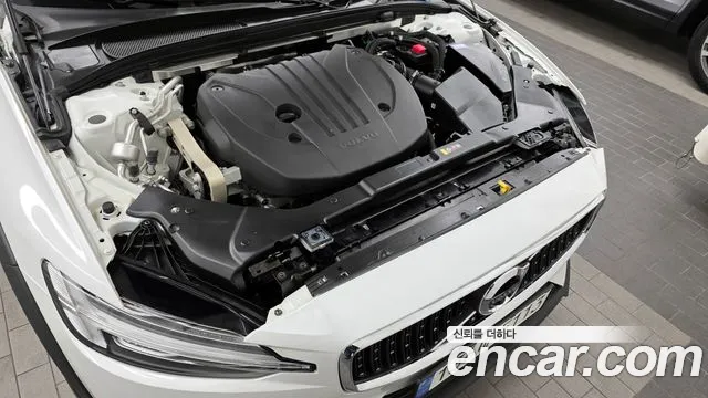 Вольво V60 V60 Cross Country 2 поколение B5 Pro AWD — Фото автомобиля 6