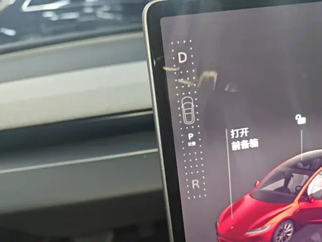 Tesla Model 3 — Фото автомобиля 13