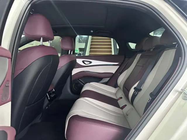 BYD Seal 07 DM-i — Фото автомобиля 4