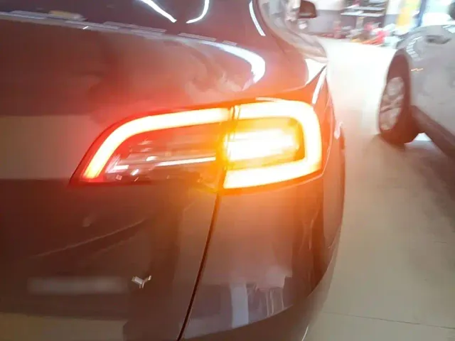 Tesla Model Y — Фото автомобиля 7
