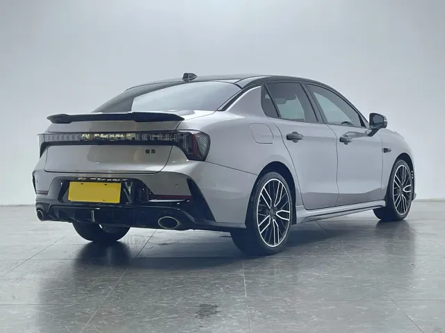 Lynk & Co 03 — Фото автомобиля 4