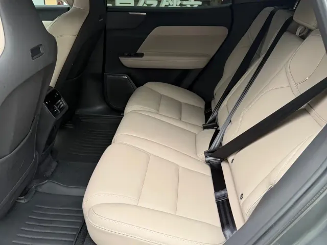 Volvo XC70 Plug-in Hybrid — Фото автомобиля 12
