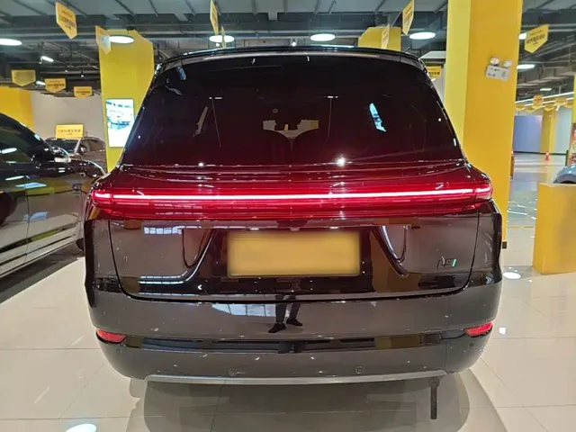Li Auto L9 — Фото автомобиля 5
