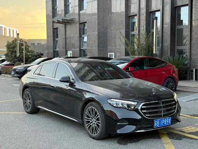 Mercedes-Benz E-Class — Фото автомобиля 3