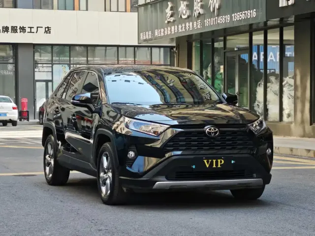 Toyota RAV4 — Фото автомобиля 3