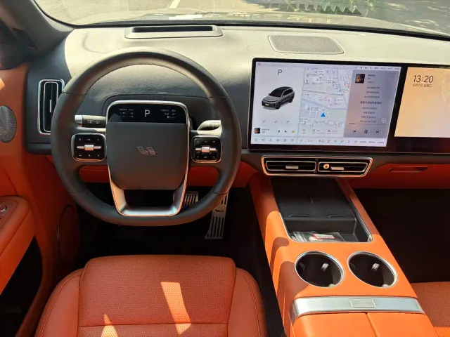 Li Auto L8 — Фото автомобиля 10