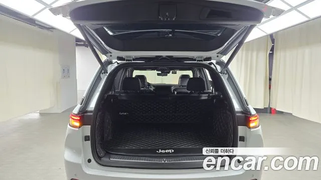 Jeep Cherokee — Фото автомобиля 20
