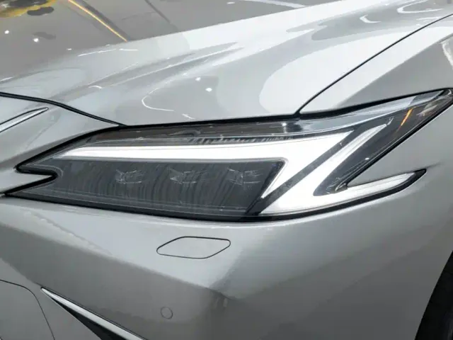 Lexus ES — Фото автомобиля 8