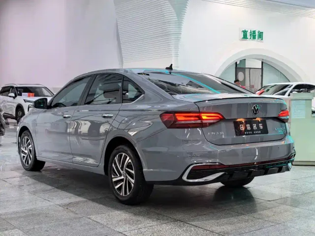 Volkswagen Lavida — Фото автомобиля 4