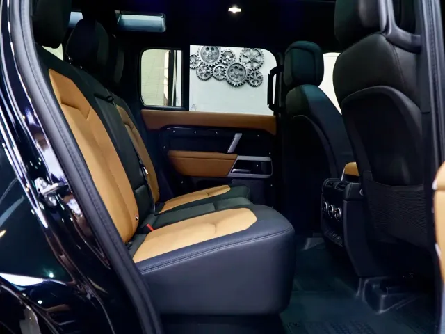 Land Rover Defender — Фото автомобиля 10
