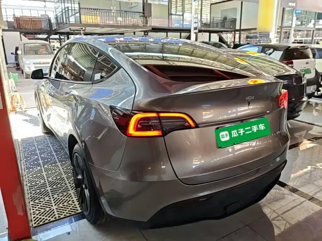 Tesla Model Y — Фото автомобиля 4