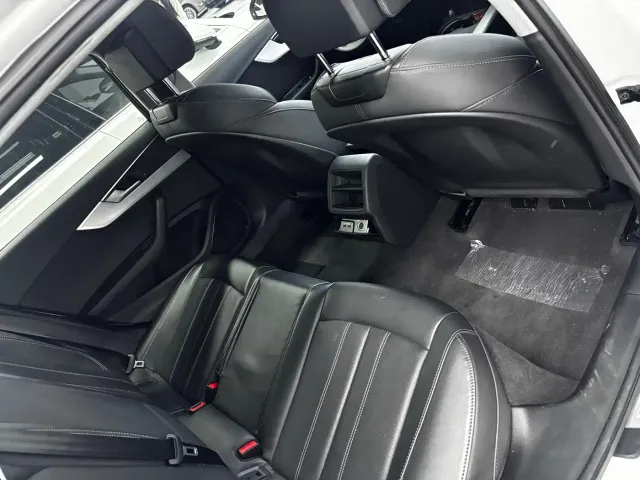 Audi A4L — Фото автомобиля 14