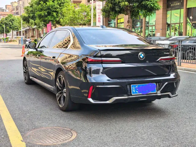 BMW 7 Series — Фото автомобиля 4