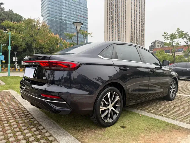 Geely Emgrand — Фото автомобиля 6
