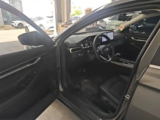 Geely Emgrand — Фото автомобиля 15