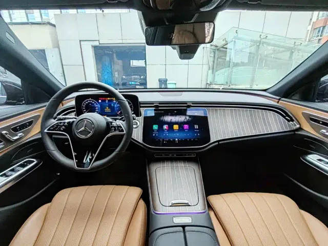 Mercedes-Benz E-Class — Фото автомобиля 16