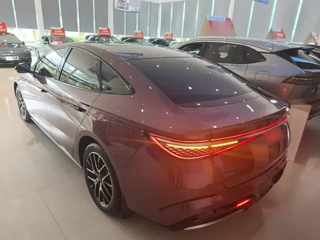 BYD Seal 07 DM-i — Фото автомобиля 4
