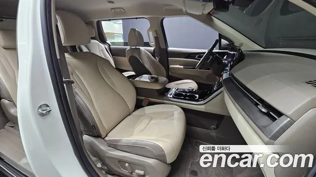 Kia Carnival Generation 4 — Фото автомобиля 16