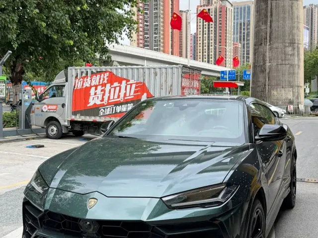 Lamborghini Urus — Фото автомобиля 14