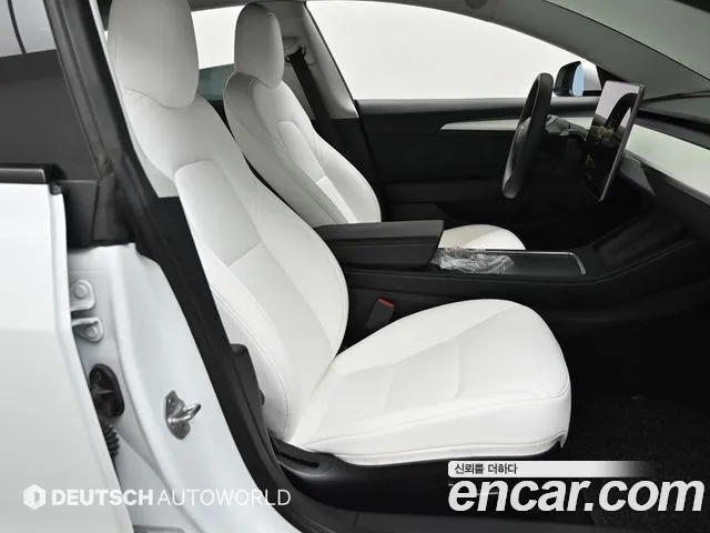 Tesla Model 3 — Фото автомобиля 10