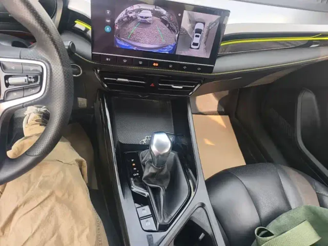 Roewe i5 — Фото автомобиля 13