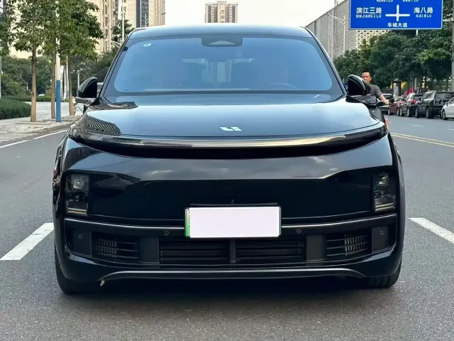 Li Auto L8 — Фото автомобиля 2