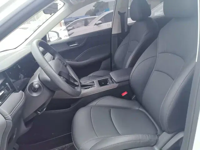 Roewe i5 — Фото автомобиля 11