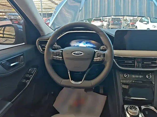 Ford Escape — Фото автомобиля 10