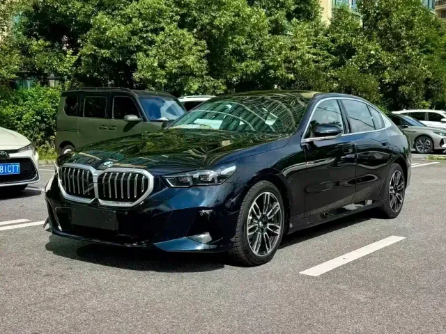 Фотография автомобиля — BMW 5 Series