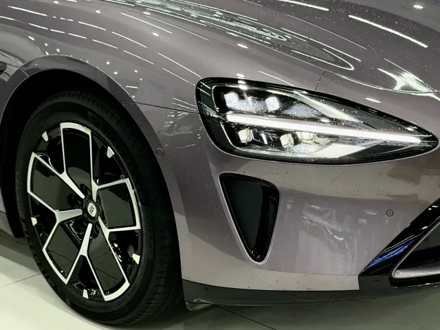 Xiaomi SU7 — Фото автомобиля 17
