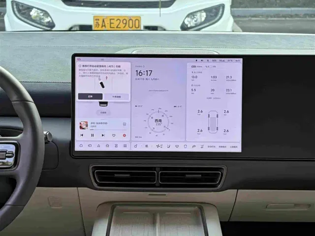 Li Auto MEGA — Фото автомобиля 9