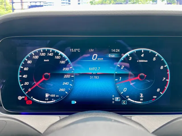 Mercedes-Benz E-Class — Фото автомобиля 19