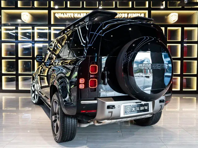 Land Rover Defender — Фото автомобиля 4