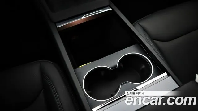 Tesla Model 3 — Фото автомобиля 18