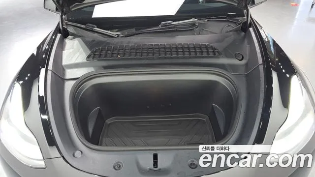 Tesla Model Y — Фото автомобиля 9