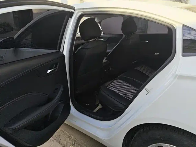 Roewe i5 — Фото автомобиля 11