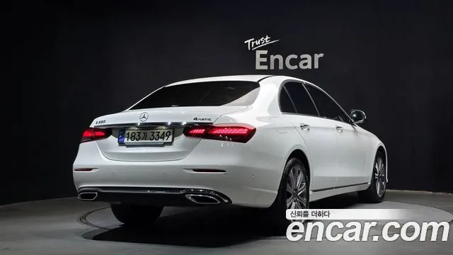 Mercedes-Benz E-Class — Фото автомобиля 2