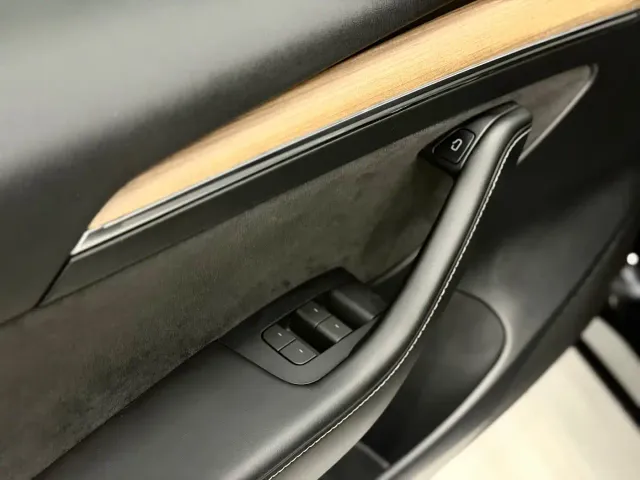 Tesla Model 3 — Фото автомобиля 15