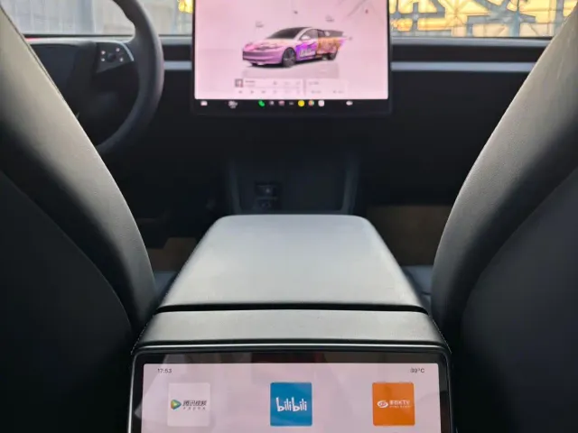 Tesla Model 3 — Фото автомобиля 9