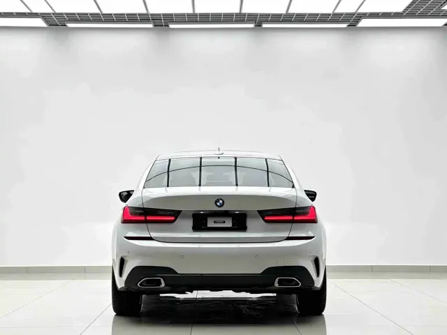 BMW 3 Series — Фото автомобиля 4