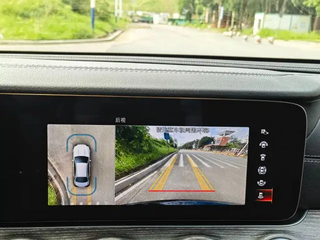 Mercedes-Benz E-Class — Фото автомобиля 13