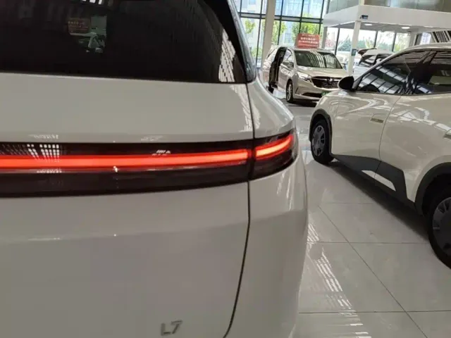 Li Auto L7 — Фото автомобиля 7
