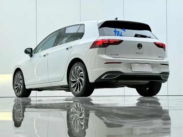 Volkswagen Golf — Фото автомобиля 14