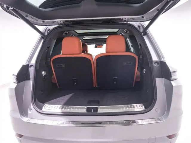 Li Auto L9 — Фото автомобиля 17