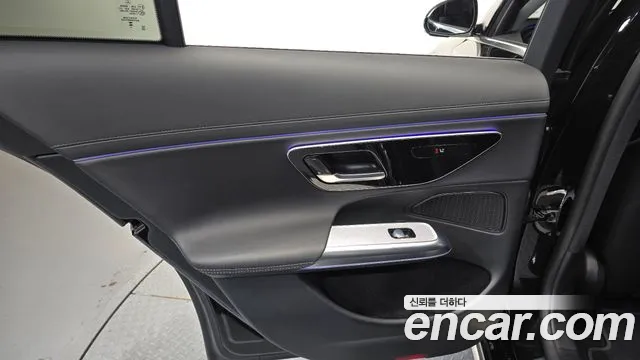 Mercedes-Benz E-Class — Фото автомобиля 23