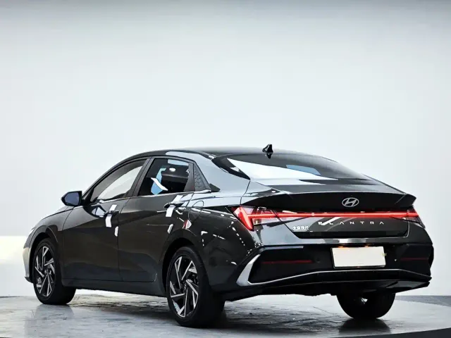 Hyundai Elantra — Фото автомобиля 5
