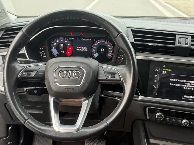 Audi Q3 — Фото автомобиля 11