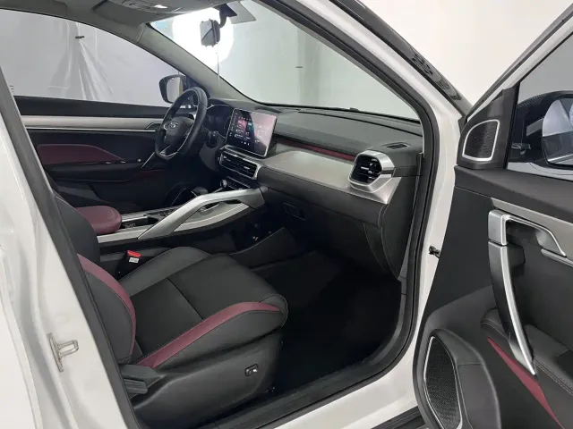 Geely Binyue — Фото автомобиля 11