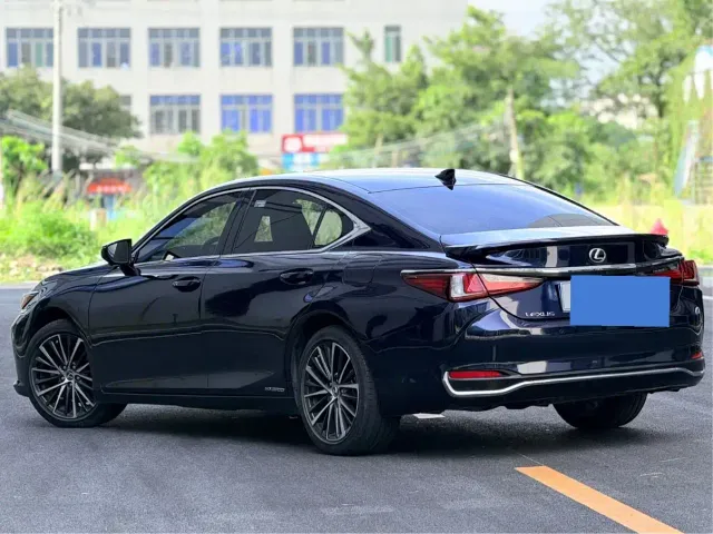 Lexus ES — Фото автомобиля 10